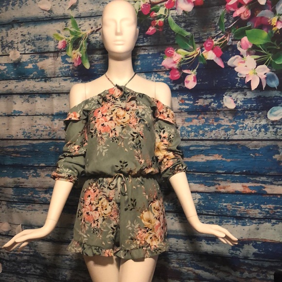 Xhilaration Other - Absolutely stunning romper